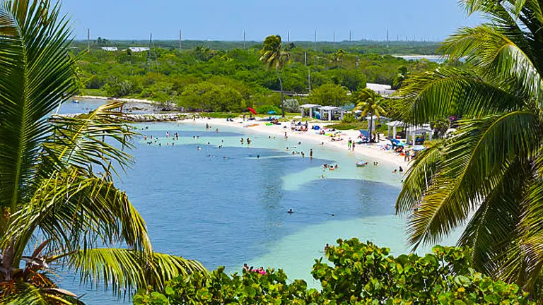 Which beach has the clearest water in the USA - Florida keys